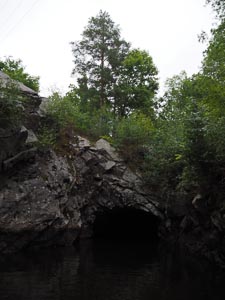 geheimnisvolle Höhle